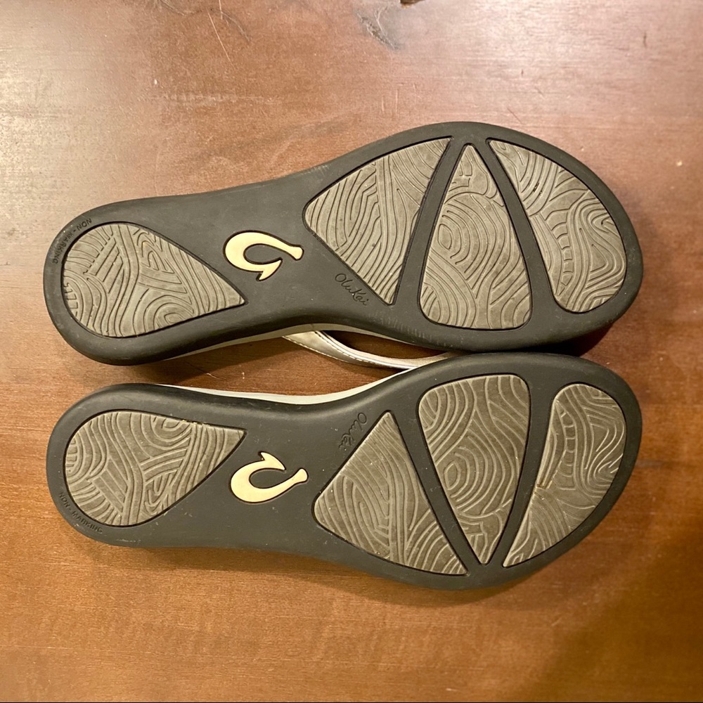 Olukai Ho‘ōpio Girls Flip Flops - Picture 7 of 10
